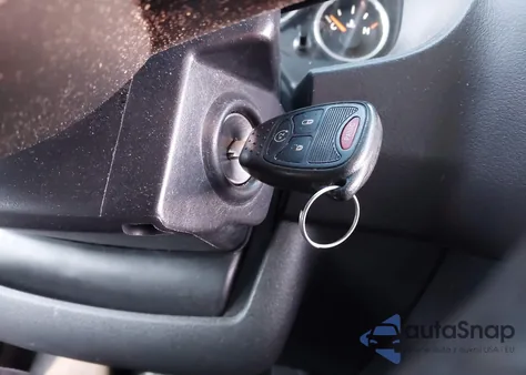 2016 Jeep Compass Latitude z USA, uszkodzony, nr VIN 1C4NJDEBXGD719019